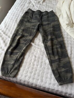 Wild Fable Camo Joggers in Olive Green